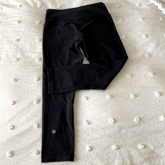 Lululemon reversible black cropped leggings. Size 4. Gentle used! - Picture 1 of 5
